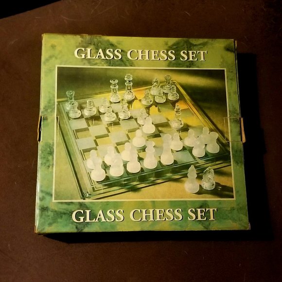 Vintage Glass Chess Set 32 Pieces Frosted and Clear w Glass Board and Box - Picture 4 of 5